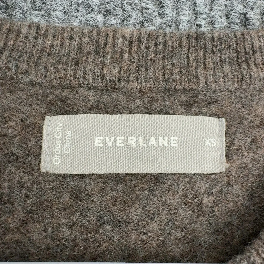 Everlane Sweater XS Brown Cashmere Crewneck Long Sleeve Minimalist Cozy - Picture 3 of 7